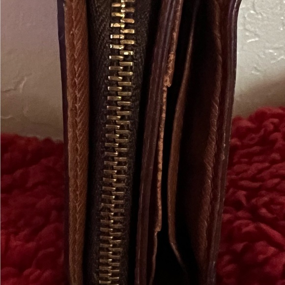 LOUIS VUITTON MONOGRAM COMPACT ZIPPE’ WALLET. EUC. - Picture 8 of 8
